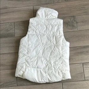 Old Navy White Puffer Vest thumbnail 6