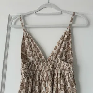 Sim & Sam Bohemian Tan Babydoll Linen Blend Maxi Dress in Oat Print Size XSmall thumbnail 5