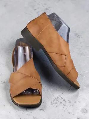 New FRYE AND CO. Tulia Cognac Vegan Leather Criss Cross Open Instep Sandals 6.5 thumbnail 1