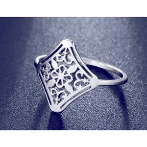 NEW 14k White Gold-Plated 316L Cut Out‎ Filigree Hollow Flower Ring, Size 7 thumbnail 8