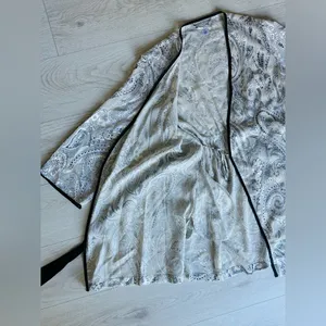Morgan Taylor Intimates Black and White Paisley Robe Size M Midi Length Tie Belt thumbnail 5