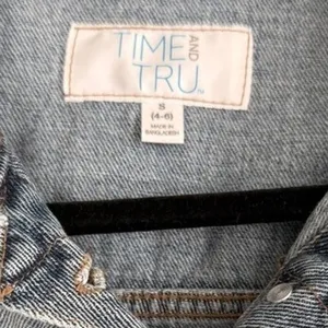 Time and Tru Womens Size Small 4‎ 6 Light Wash Distressed Blue Denim Jean Jacket thumbnail 4