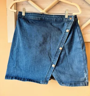 Free People We the Free Skirt Womens 12 Denim Mini Jean Cross Front Snaps thumbnail 1