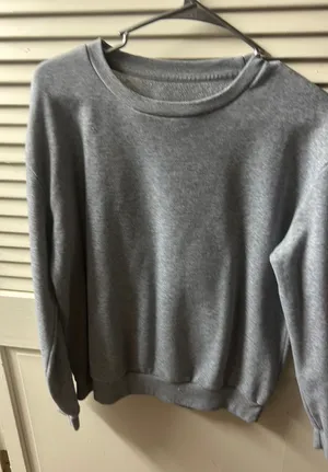 Gray sweater thumbnail 1