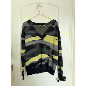 Pam & Gela Sweater Womens V-Neck Abstract Camo Intarsia M Grey Yellow Black‎ thumbnail 5