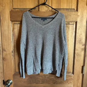 American Eagle Outfitters Gray V-Neck Knit Sweater Size Medium thumbnail 6