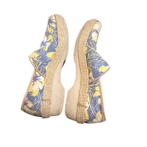 Dansko Womens Size 9 Victoria Tahitij Clogs Blue Yellow Hawaiian Floral Hibiscus thumbnail 4
