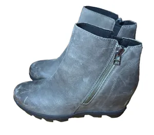 Sorel Joan of Arctic III size 7 Wedge Chelsea Boots Womens Leather Ankle gray thumbnail 1