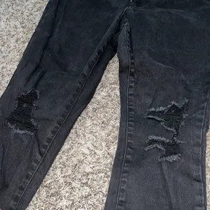 Universal Threads mid rise black skinny jeans thumbnail 4