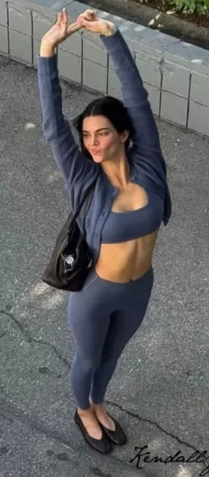 Alo‎ Yoga Snuggle Up Cropped Cardigan Bluestone Kendall Jenner NWT XXS thumbnail 1