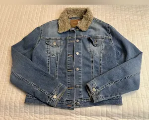 Y2K Levi’s fur collar denim jacket thumbnail 1
