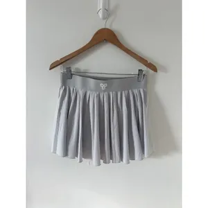 Aritzia TnAction Pleated Tennis Skirt Light Gray Athletic Athleisure‎ Skort M thumbnail 2