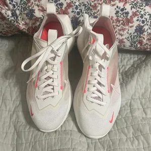Nike Womens  Vista Lite white size 6 thumbnail 2