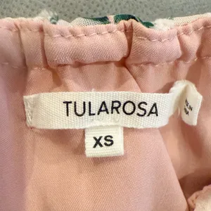 TULAROSA Ruffle Floral Print Blouse‎ size XS Textured thumbnail 4
