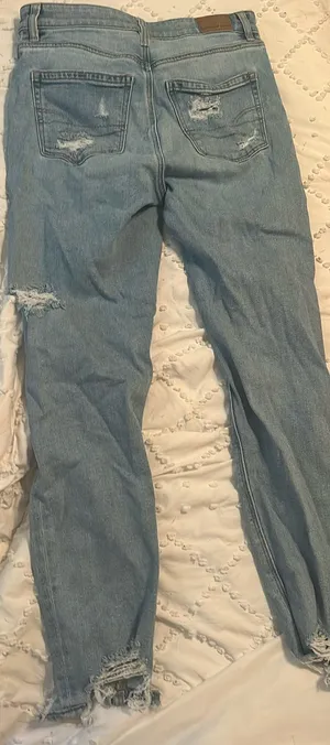 American Eagle Jeans Mom Distressed thumbnail 3