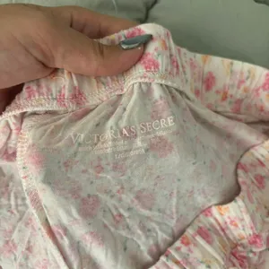 Victoria Secret Pink Floral Pajama Shorts Large thumbnail 2