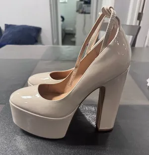 STEVE MADDEN Women's Skyrise Pumps thumbnail 1