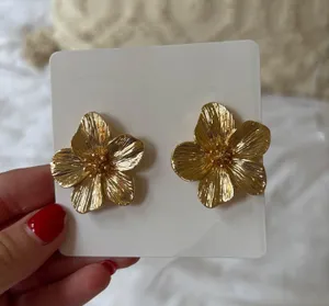 ZARA Earrings Flower thumbnail 1