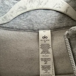 Alo Yoga Accolade 1/4 Zip Pullover Athletic Heather Grey XS thumbnail 3