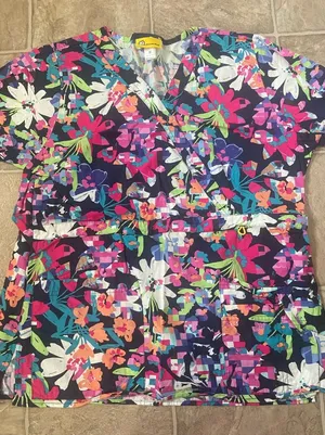 WonderWink Multicolor Floral V-Neck Scrub Top thumbnail 1