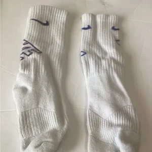 Nike White mix matched Purple and Blue Athletic Crew Socks size small thumbnail 6