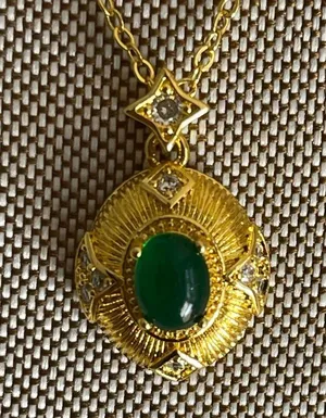 Classic Gold Color Simulation Emerald Pendant Fashion Necklace thumbnail 1