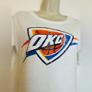 OKC Ultra Game NBA Soft Vintage Distressed Graphics Women’s Tee Size M thumbnail 5