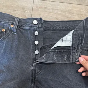 Levi's 501 Original Shorts Womens W29 Black Denim Cutoff Button Fly Raw Hem thumbnail 2