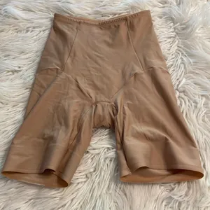 SOMA size M shape-wear excellent condition color tan inseam 7” waist 10” thumbnail 1