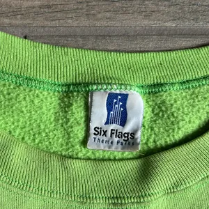 Six flags looney tunes Martian green pullover sweatshirt Size L thumbnail 3