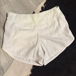 🤍Lululemon ALL White Shorts Size:Large/8🤍 thumbnail 4