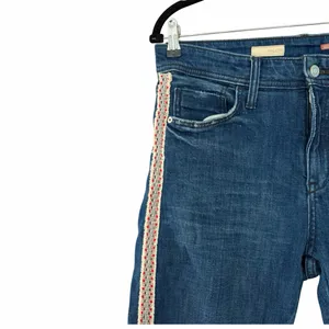 ANTHROPOLOGIE Pilcro Embroidered Side Stripe Slim Boyfriend Crop Jeans Sz 30 thumbnail 5
