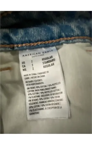 American Eagle Ripped Mom Jeans thumbnail 7