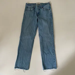 Abercrombie & Fitch 90s Straight Jeans 27/4 Mid Rise Raw Hem Light Wash thumbnail 2