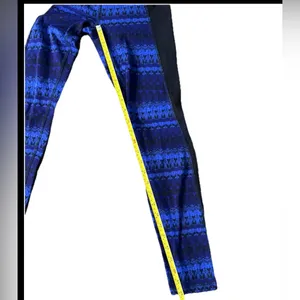 ALO Yoga Illusion 3 Tribal print leggings Arctic Royalty‎ Blue Black Pant size M thumbnail 9