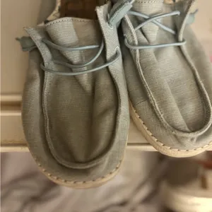 Hey Dude size 7 loafers thumbnail 7