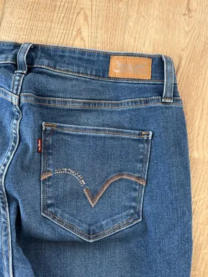 Levi’s 512 Perfectly Shaping Bootcut Jeans Medium Wash Stretch Denim thumbnail 6