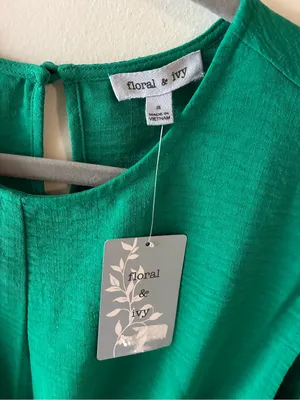 Floral & Ivy Twist-Front Green Sleeveless Camisole thumbnail 2