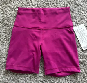 Lululemon Shorts s6 inch thumbnail 1