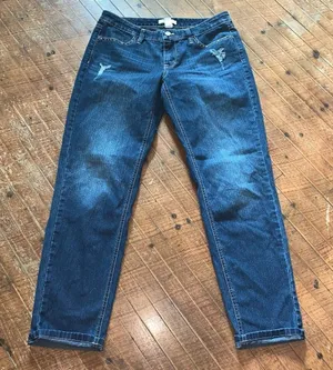 White House Black Market Blanc 4 cropped distressed jeans thumbnail 1