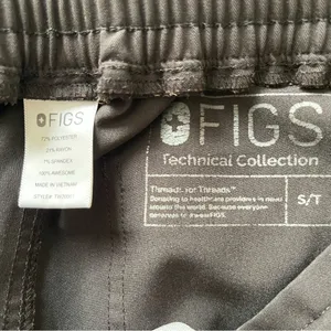 FIGS. Women's Black Cargo Pants thumbnail 4