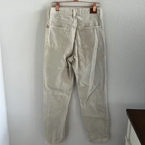 Urban Outfitters BDG Slim Straight Neutral Denim Jeans 26 thumbnail 2