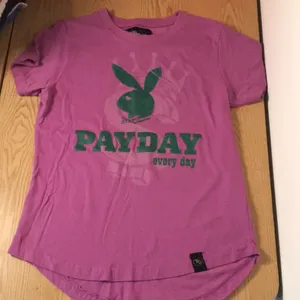 Playboy Payday Everyday T-shirt Stretchy Soft Lite Purple Size Medium thumbnail 1