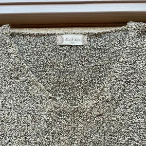 altar’d state popcorn knit v neck sweater size M/L thumbnail 3