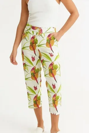 Vintage Bill Blass size 10 fun lighthearted Parrot themed capris. thumbnail 1