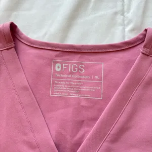 FIGS Casma Scrub Top Pink V-Neck Short Sleeve Technical Collection XL Medical thumbnail 2