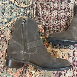 FINAL PRICE Frye Hannah Engineer Gray Grey Suede Boots thumbnail 9