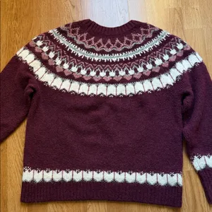 Elegant Burgundy and White Knit Sweater thumbnail 3