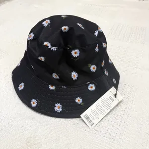 new adult Alice + Olivia one size reversible daisy bucket hat A3 3074 thumbnail 8