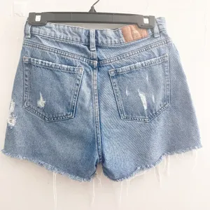ZARA DENIM ASYMMETRICAL LIGHT BLUE WASH MINI SKORT Distressed XS WAIST thumbnail 5